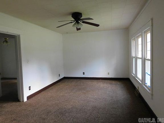 2nd image of 211 Grand St