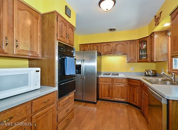 3rd image of 715 Redwood Dr