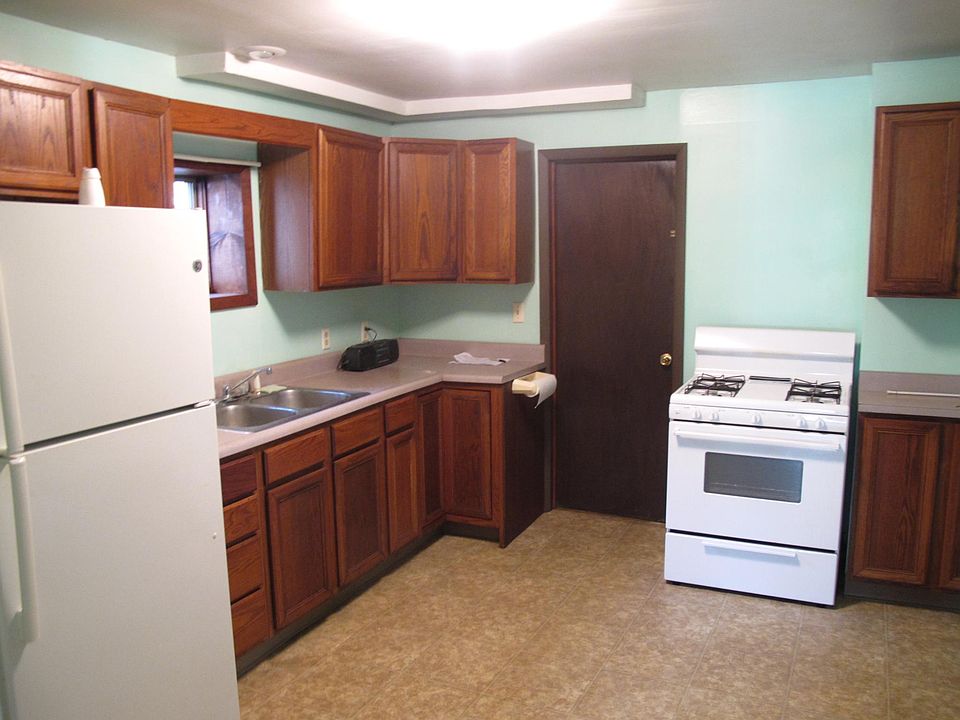 2nd image of 921 S Main St #1