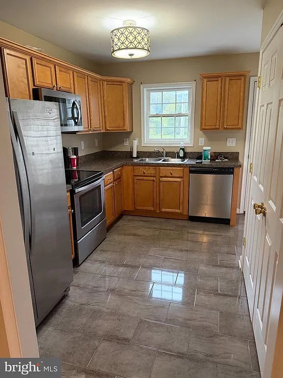 2 bed, 850 sqft, $1,400 — Photo 2
