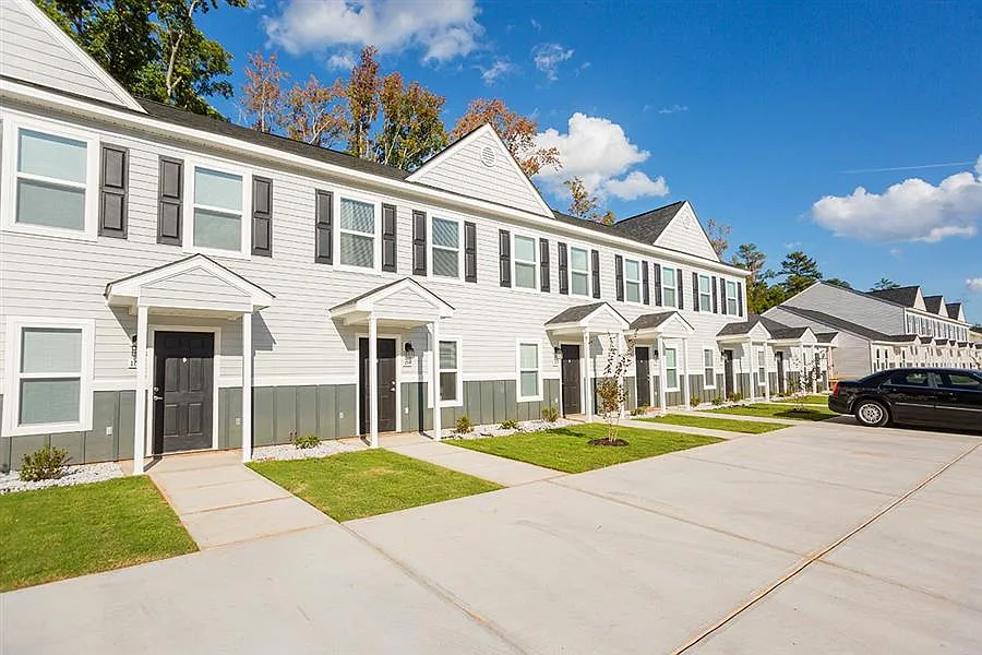 Barrington Apartments — Photo 3
