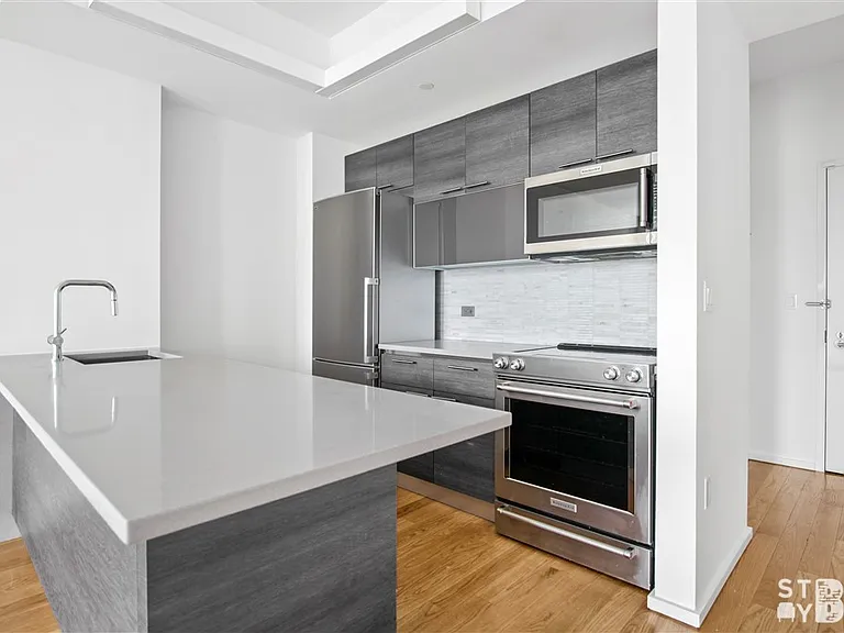 172 Montague St #6A — Photo 4
