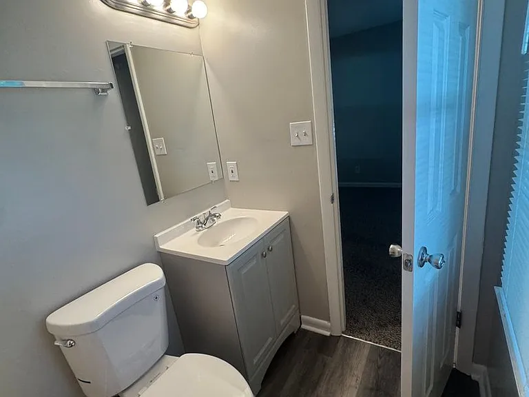 2720 Ellen St — Photo 9