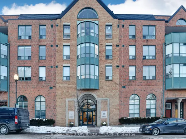 185 Robinson St #307, Oakville, ON L6J 7P6