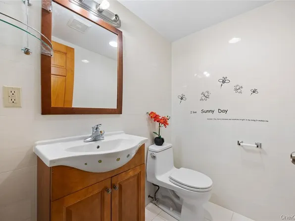 183-26 Booth Memorial Avenue image 22 of 24