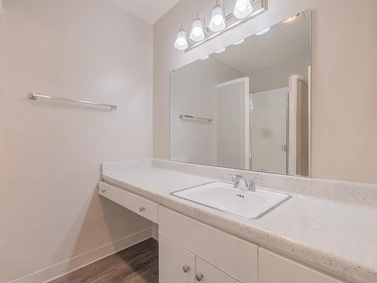 Villa Knolls Apartments — Photo 6