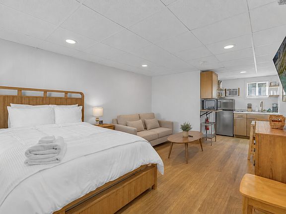 2nd image of 174 E Grand Ave #5