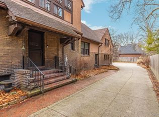 2475 Iroquois St, Detroit, MI 48214