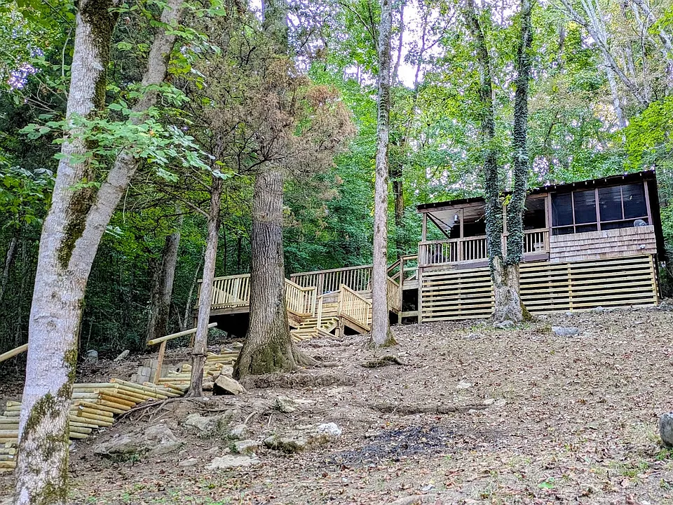300 Halls Hollow Rd