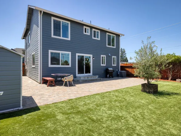 1371 Holly Park Way, Santa Rosa, CA 95403