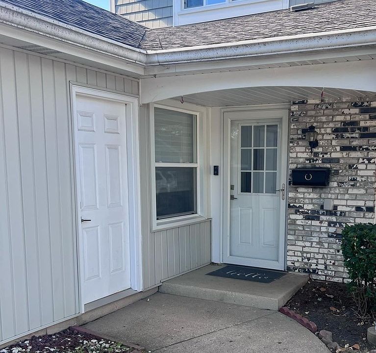2nd image of 1929 Georgetown Ln
