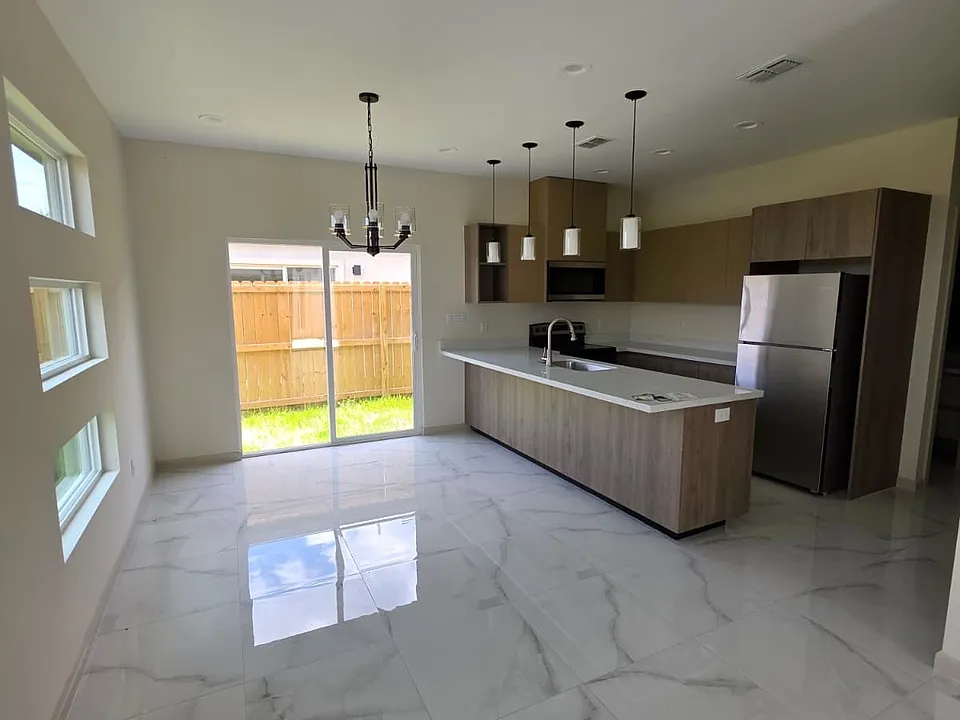 1807 W Violet Dr #2
