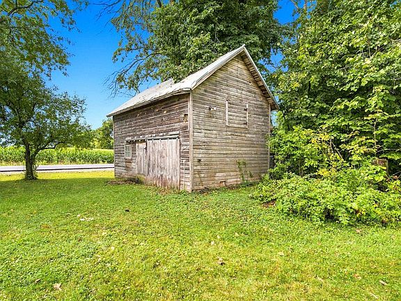 5th image of 3847 Hill Rd
