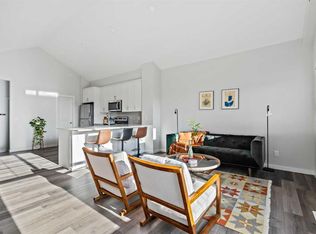 71 S Lucas St NW #9, Calgary, AB T3P1N2