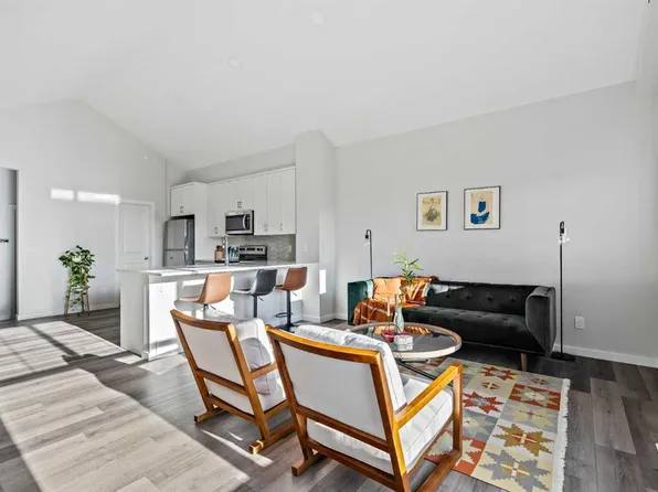 71 S Lucas St NW #9, Calgary, AB T3P 1N2