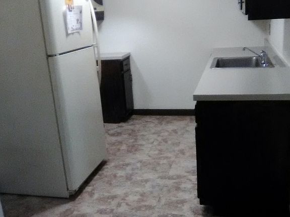 Kitchen w/dshw & garb disp