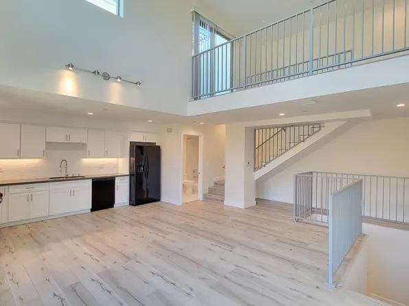 1110 S Magnolia Ave #202, Los Angeles, CA 90006