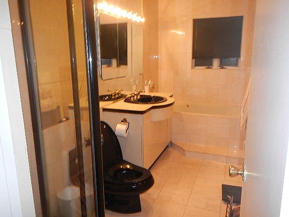 4th image of 5916 Avenue T