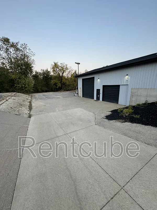 1 bed, 1.0 bath, 2300 sqft, $2,300 — Photo 1