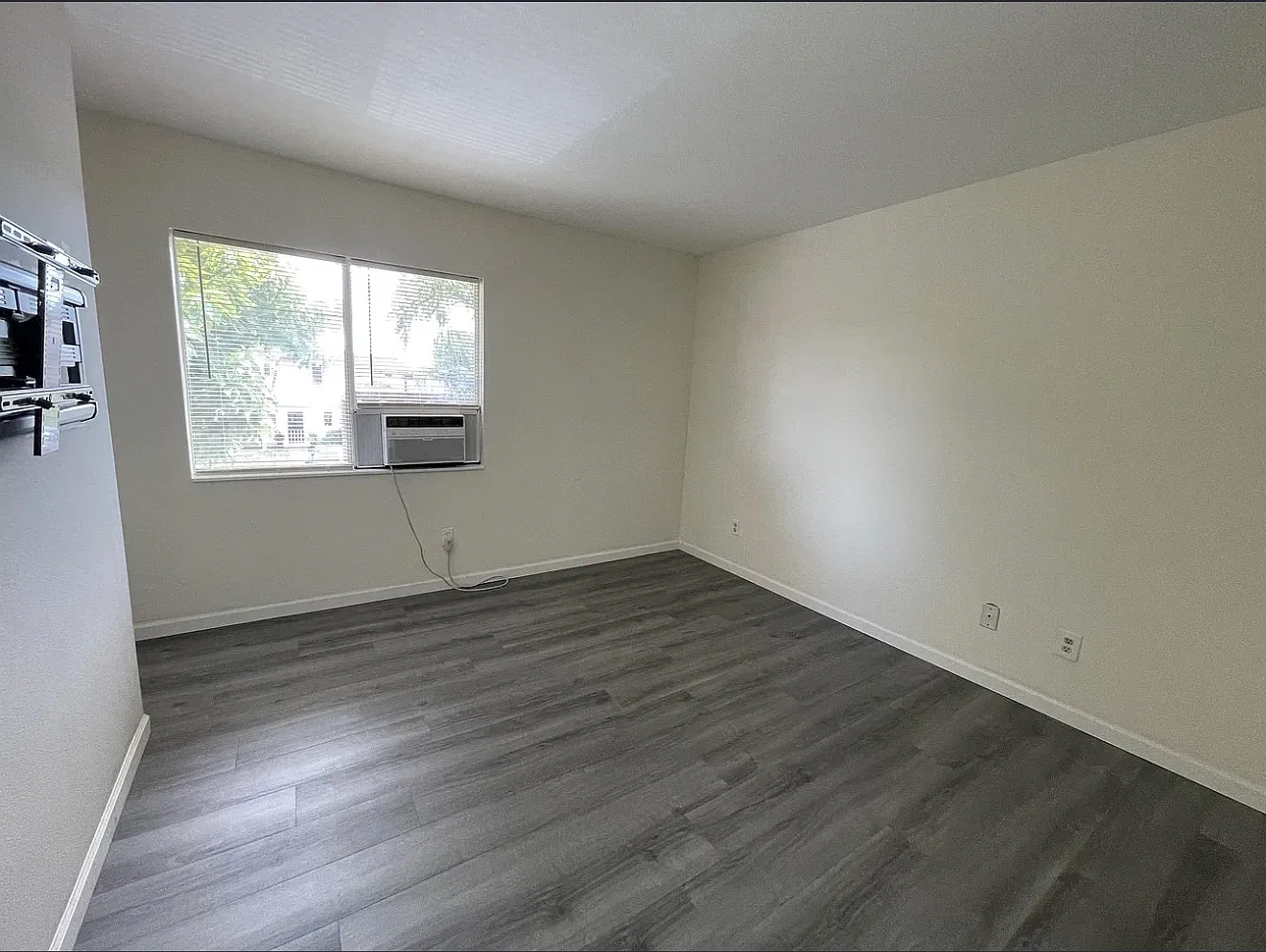 2 bed, 750 sqft, $1,750 — Photo 1