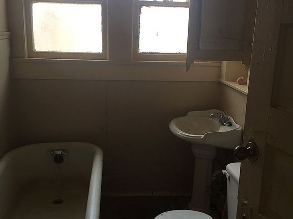 5th image of 6200 Henderson Ave