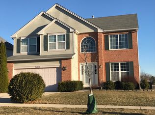 2100 W Meadowview Dr, Round Lake, IL 60073