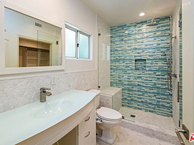 575 S Barrington Ave #305 — Photo 28
