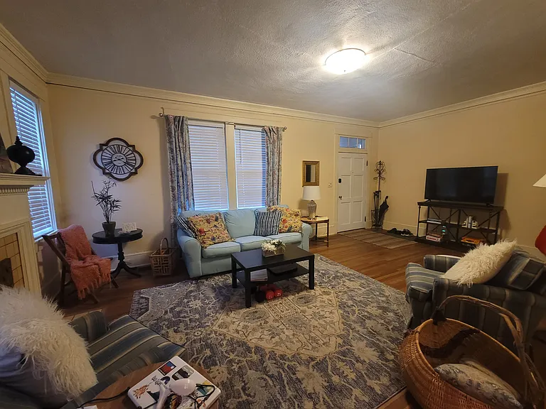 128 S Capitol Pkwy — Photo 3
