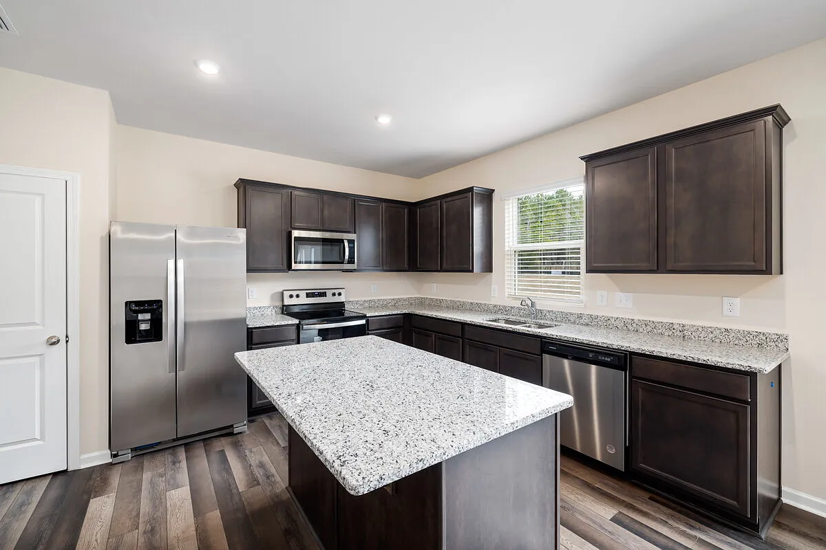 3 bed, 2.5 bath, 2083 sqft, $1,990 — Photo 3