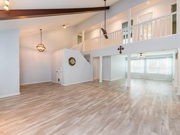 4th image of 11602 Idlebrook Dr