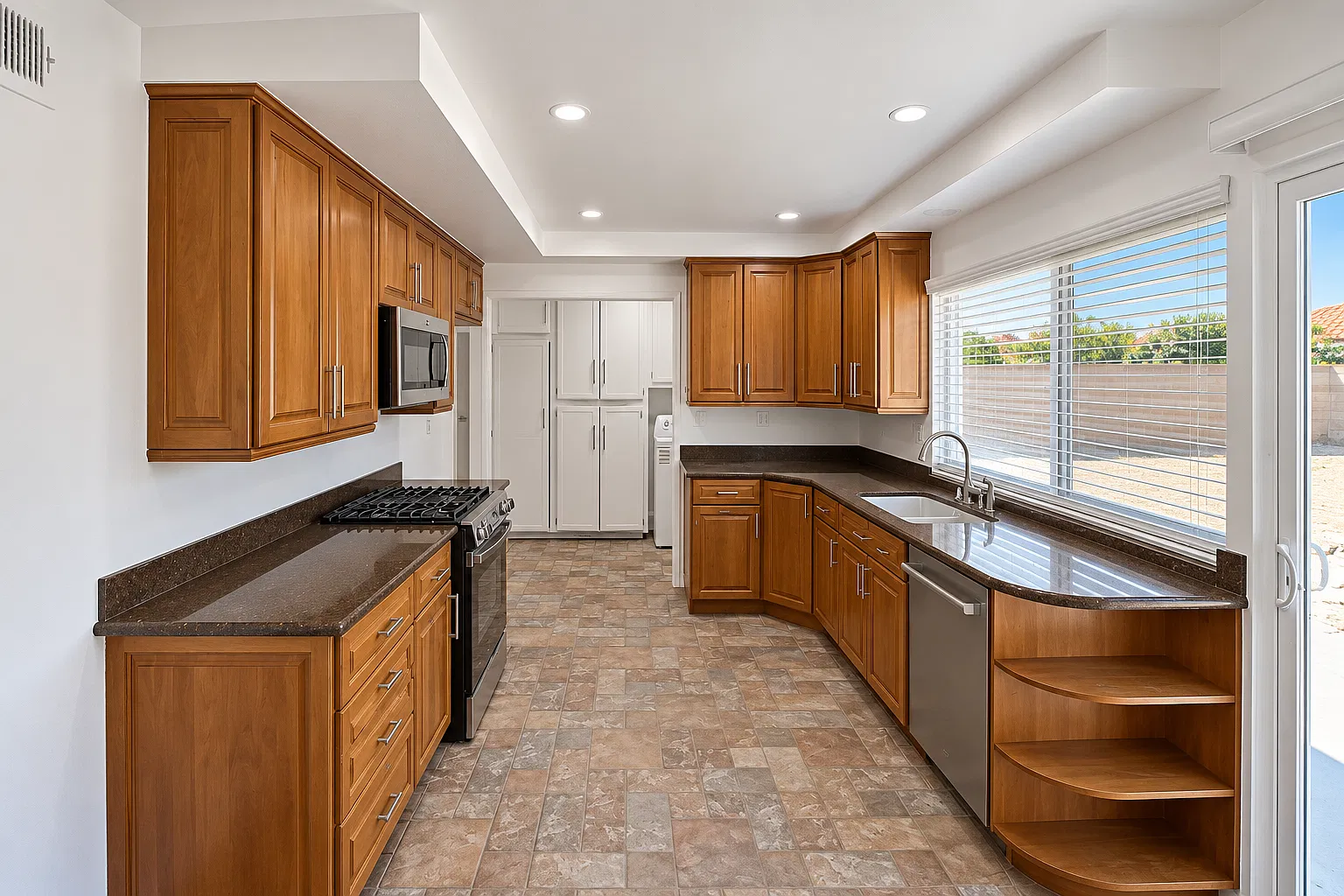 3 bed, 1344 sqft, $4,500 — Photo 2