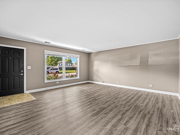 4th image of 1194 Windsor Ln