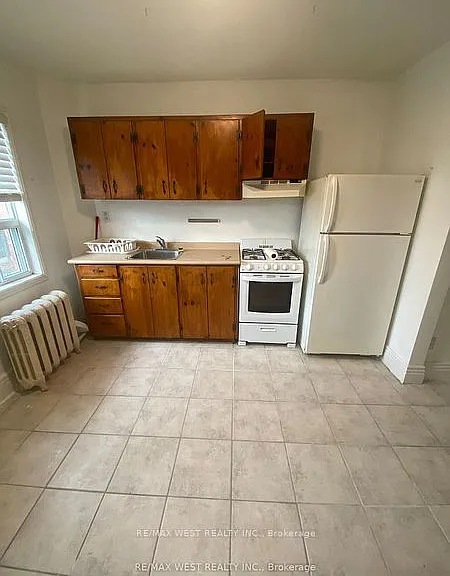 35 Lansdowne Ave #2 — Photo 7