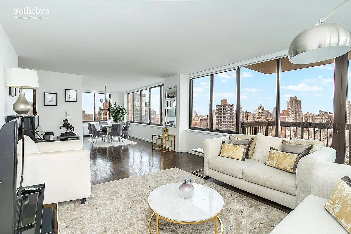 422 E 72nd St APT 33A photo 1