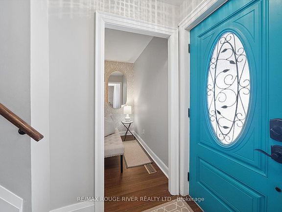 4th image of 28 Columbus Rd E