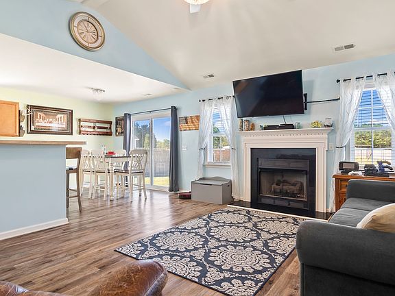 4th image of 119 Silver Queen Ln