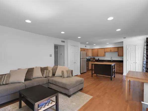 2722 Knight St APT 313E, Dallas, TX 75219