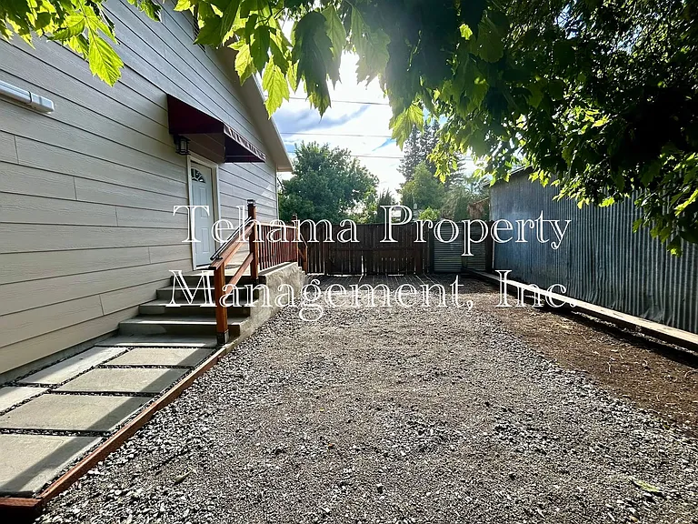 220 D St #B — Photo 18