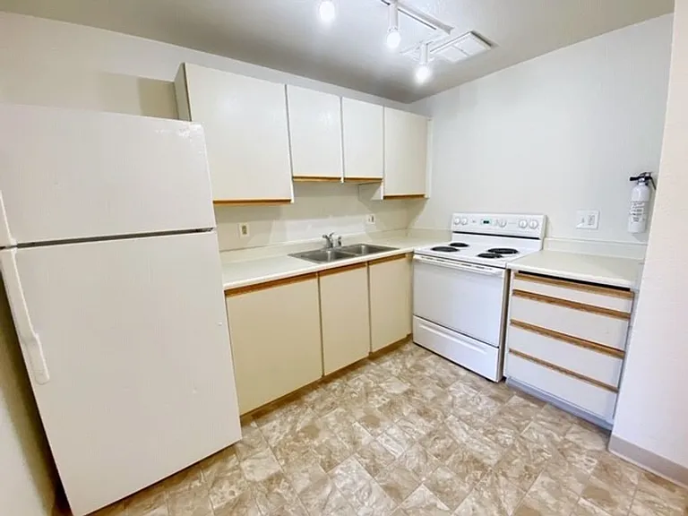 4446 Reka Dr — Photo 20