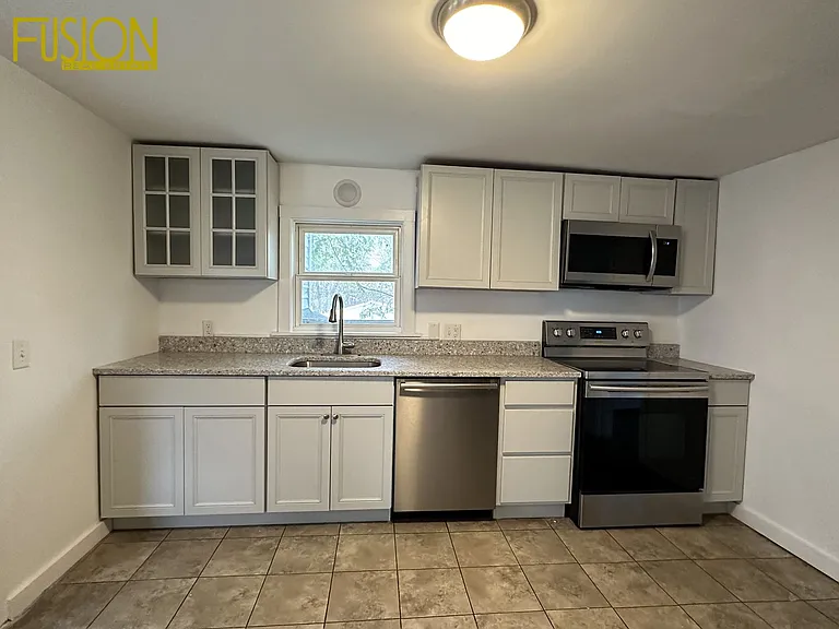 340 Manhattan Dr — Photo 29
