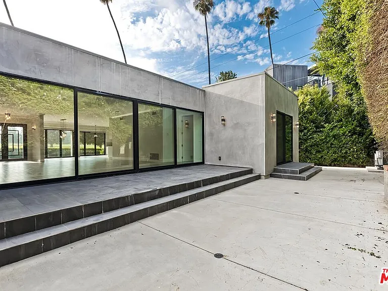 12730 Montana Ave — Photo 21
