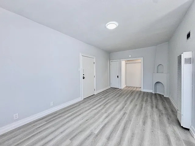 1140 E 1st St #6 — Photo 24