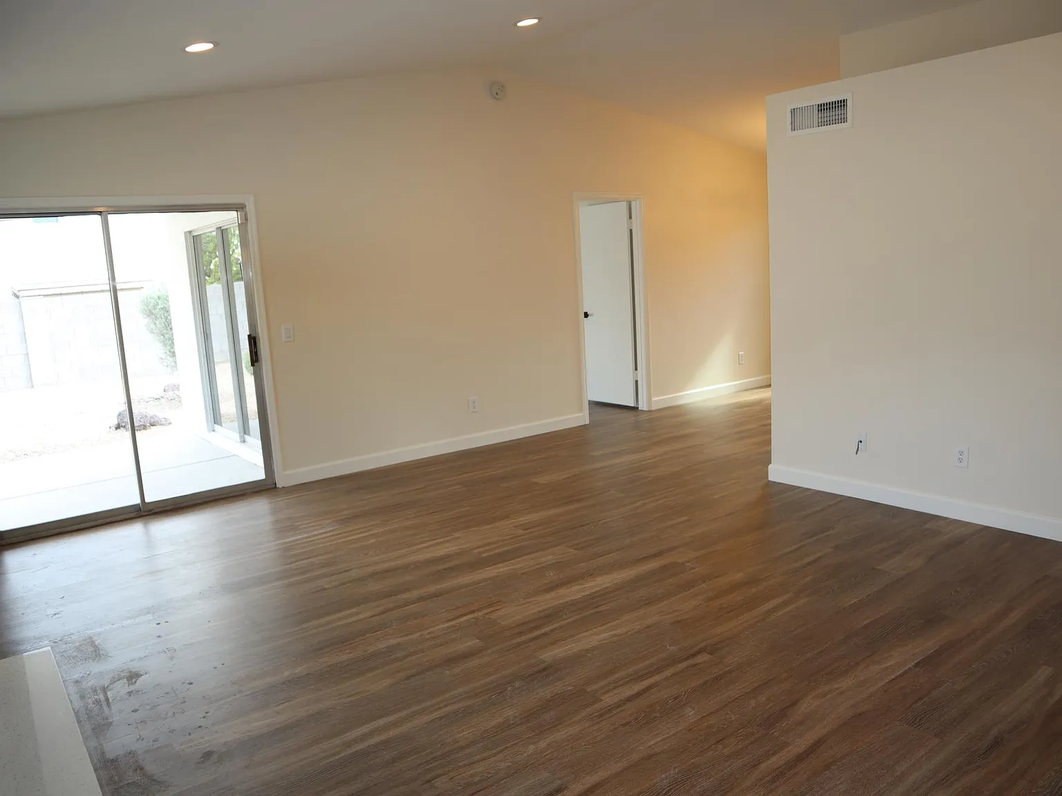 3 bed, 1168 sqft, $2,195 — Photo 4