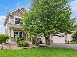 2715 Fieldstone Dr, Victoria, MN 55386