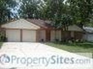 312 S Yaupon St, Lake Jackson, TX 77566