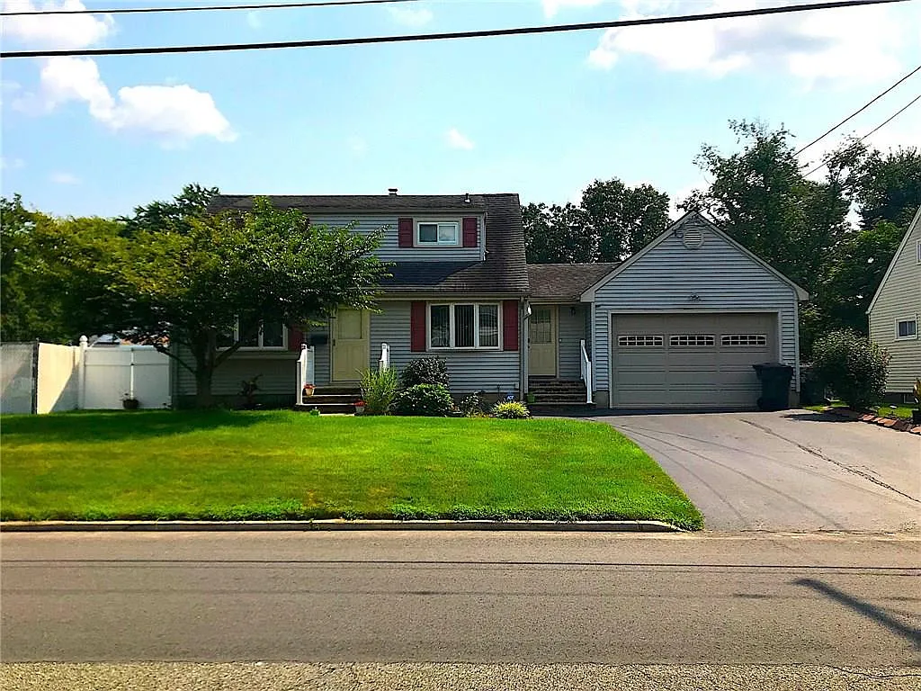 105 6th St photo 1