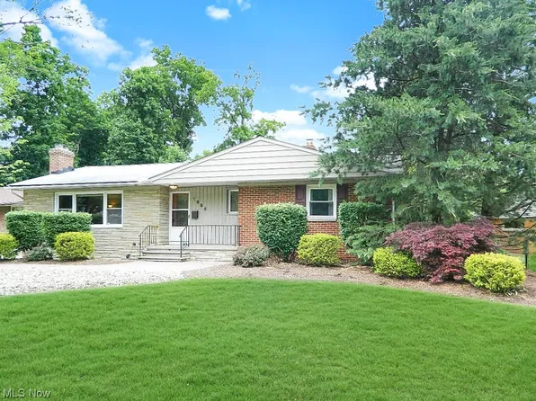 1885 Dunellon Dr, Lyndhurst, OH 44124