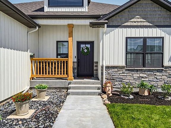 2nd image of 902 Jack Ln