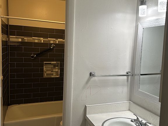 5th image of 370 Wallace Rd APT G3