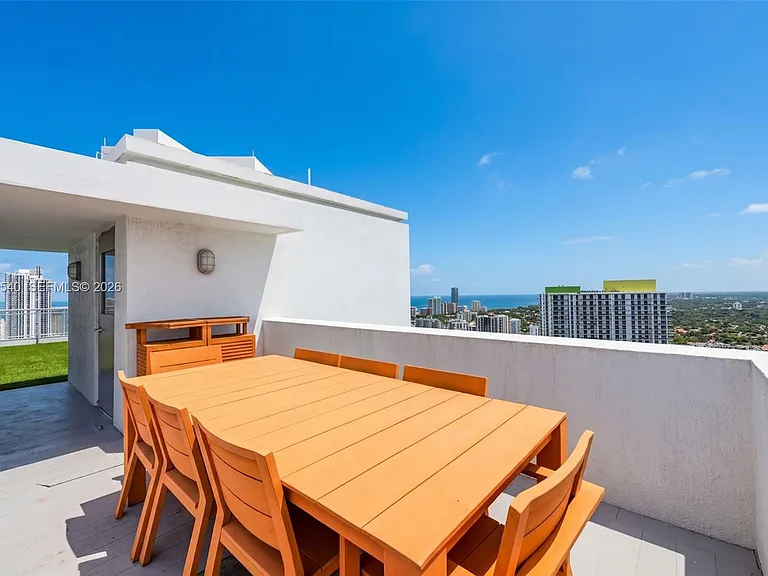 90 SW 3rd St #Penthouse 12 — Photo 9